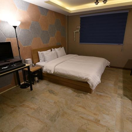 Jecheon Q Motel Buitenkant foto
